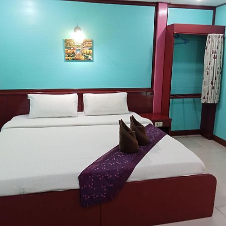 Haad Somboon House Hotel Bang Saphan Bagian luar foto