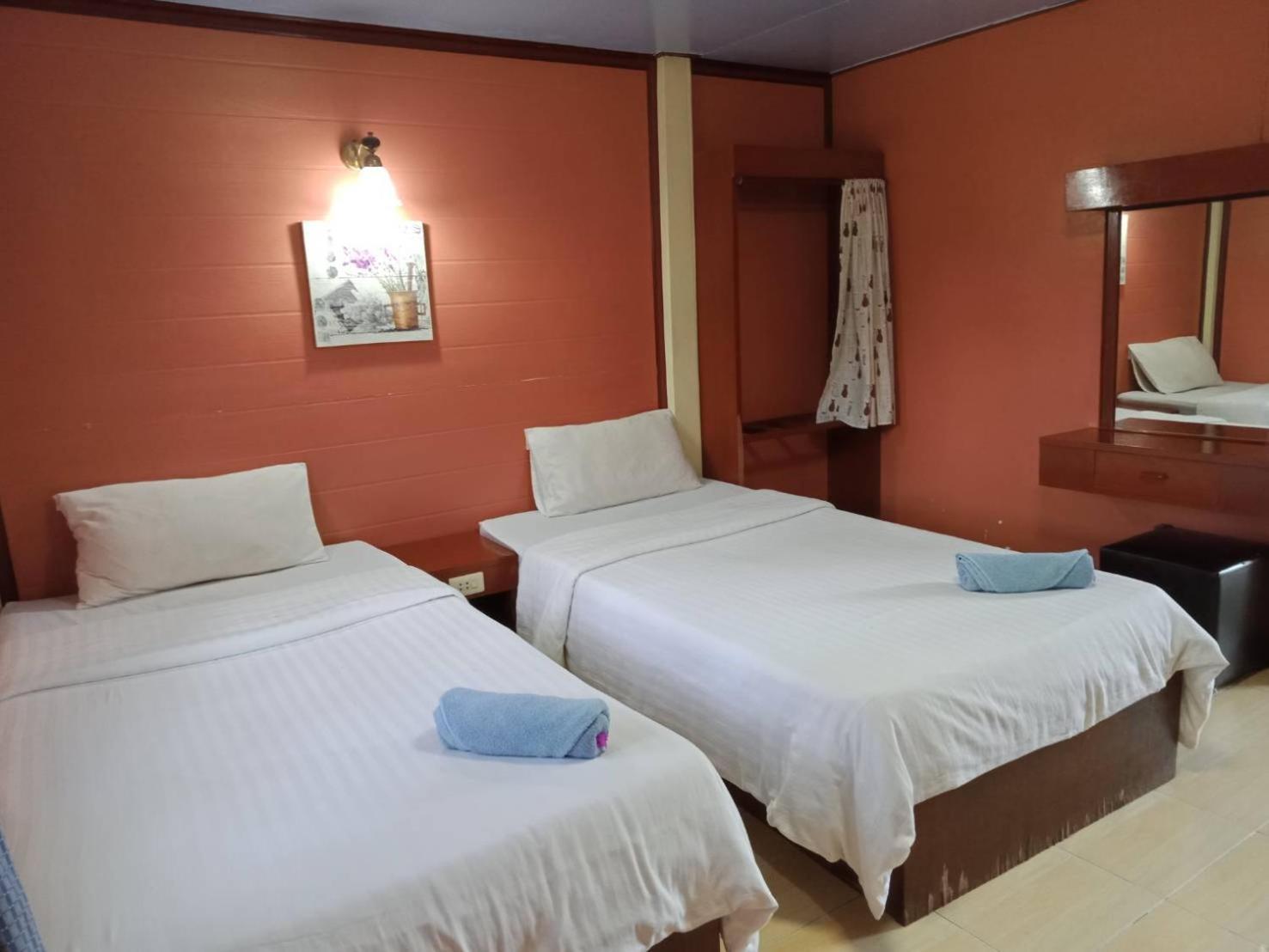 Haad Somboon House Hotel Bang Saphan Bagian luar foto