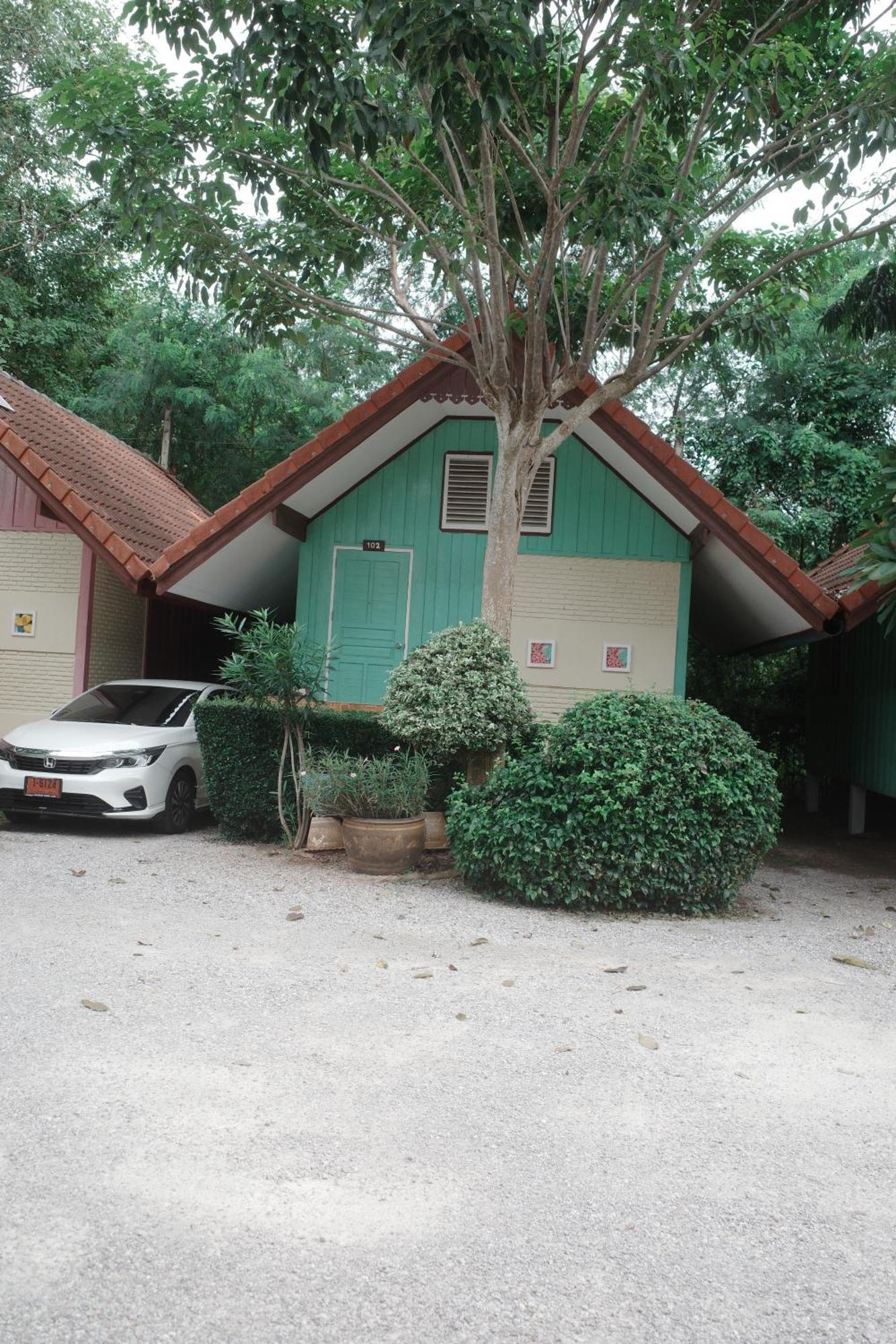 Haad Somboon House Hotel Bang Saphan Bagian luar foto