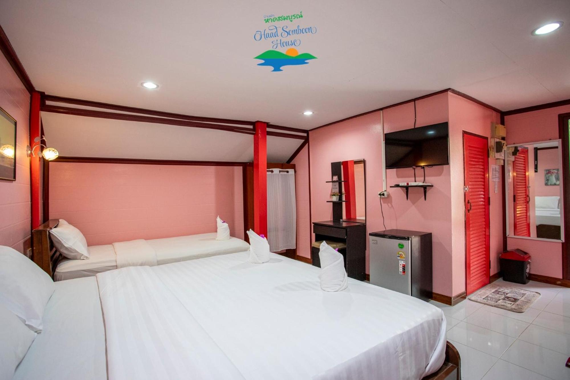 Haad Somboon House Hotel Bang Saphan Bagian luar foto