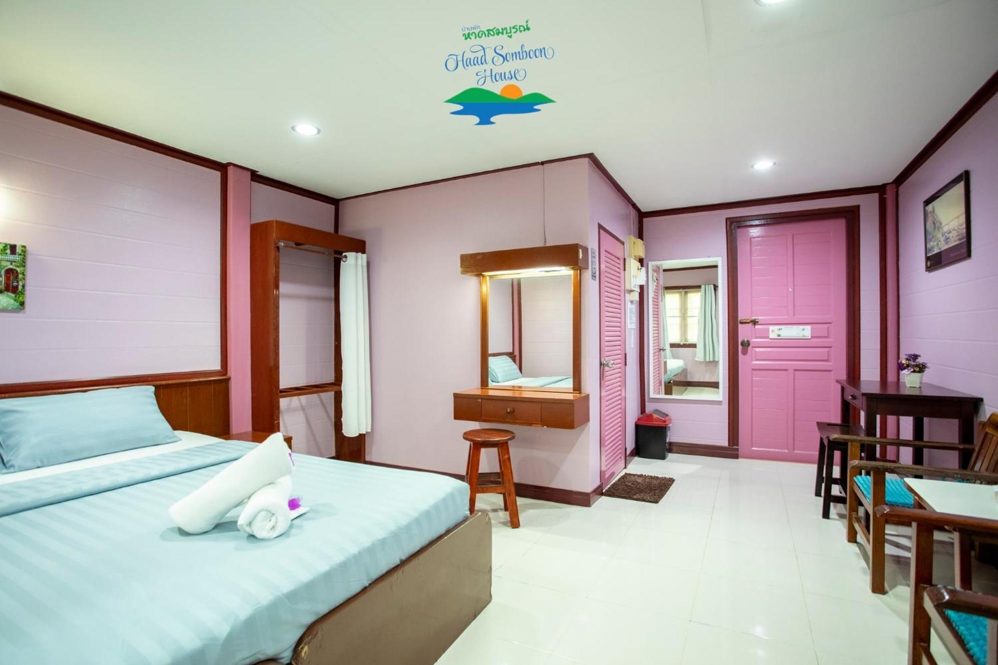 Haad Somboon House Hotel Bang Saphan Bagian luar foto