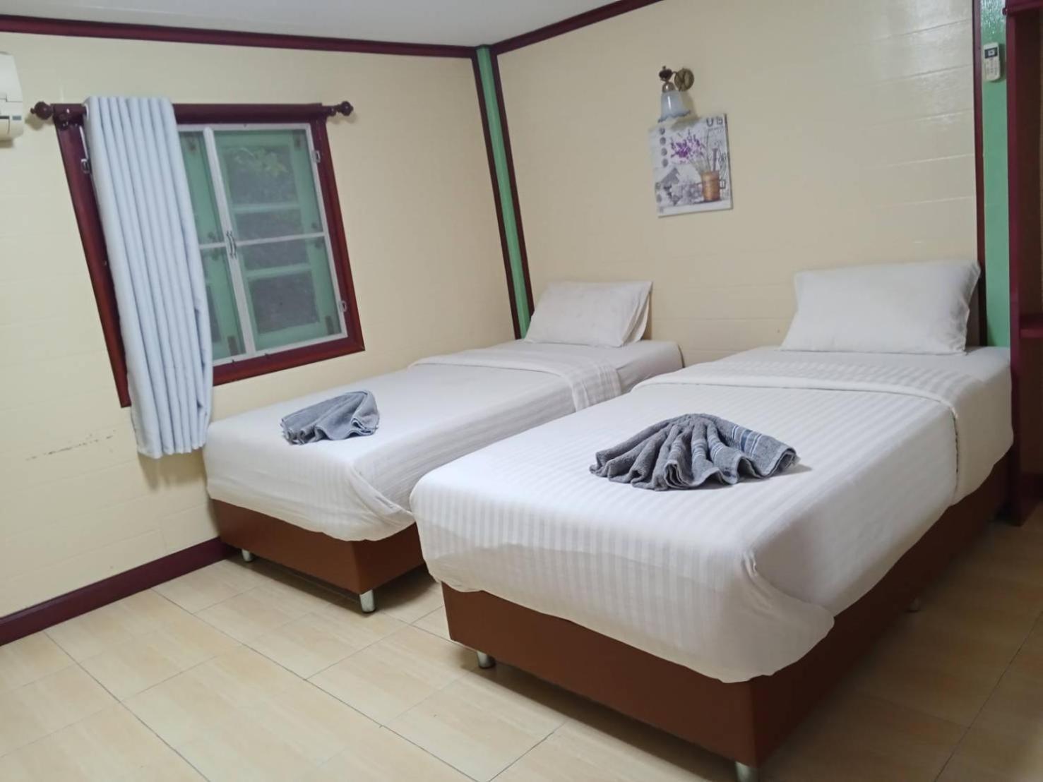 Haad Somboon House Hotel Bang Saphan Bagian luar foto