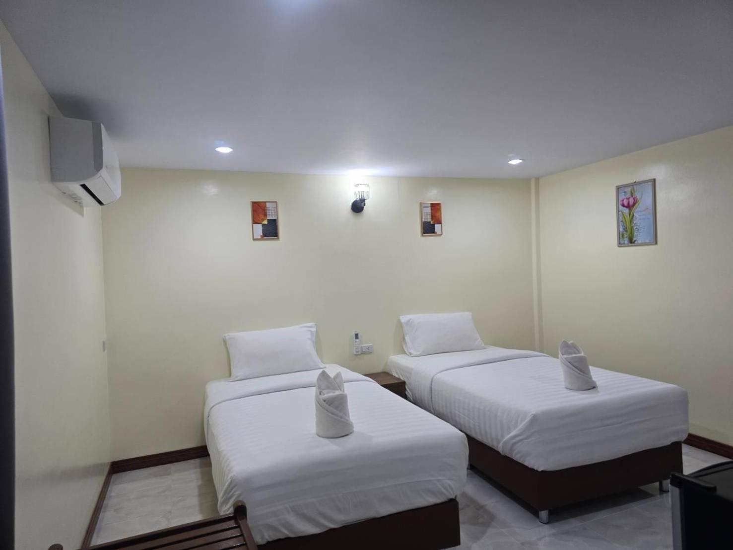 Haad Somboon House Hotel Bang Saphan Bagian luar foto