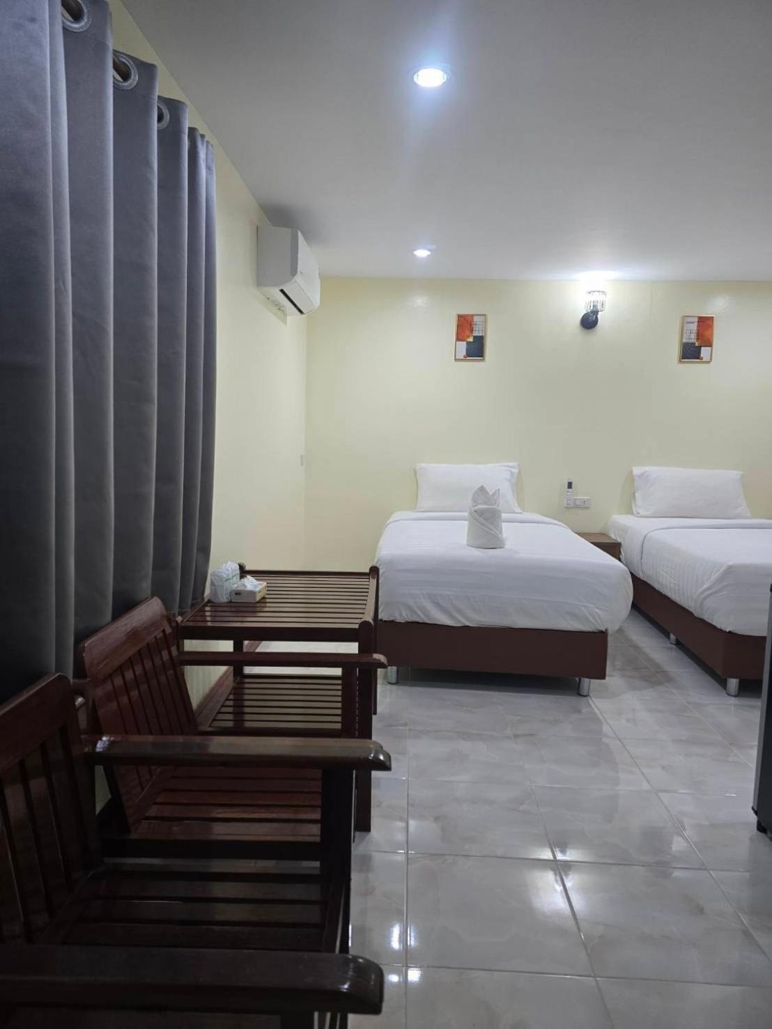 Haad Somboon House Hotel Bang Saphan Bagian luar foto