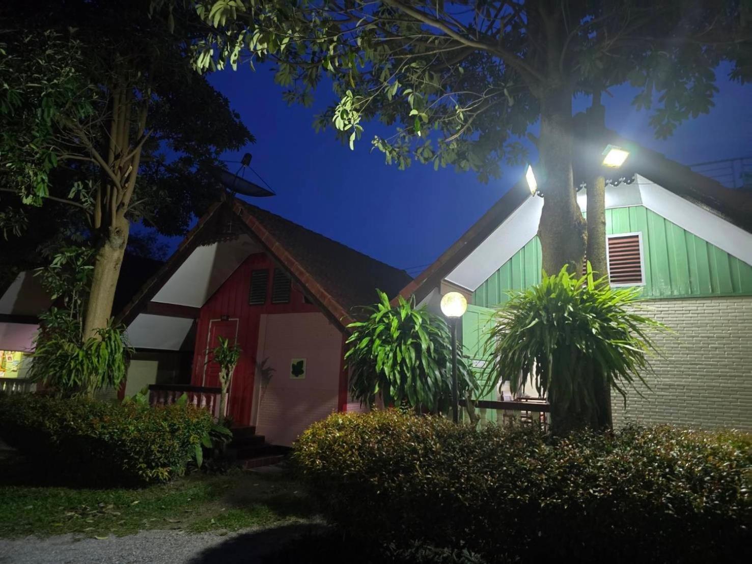 Haad Somboon House Hotel Bang Saphan Bagian luar foto