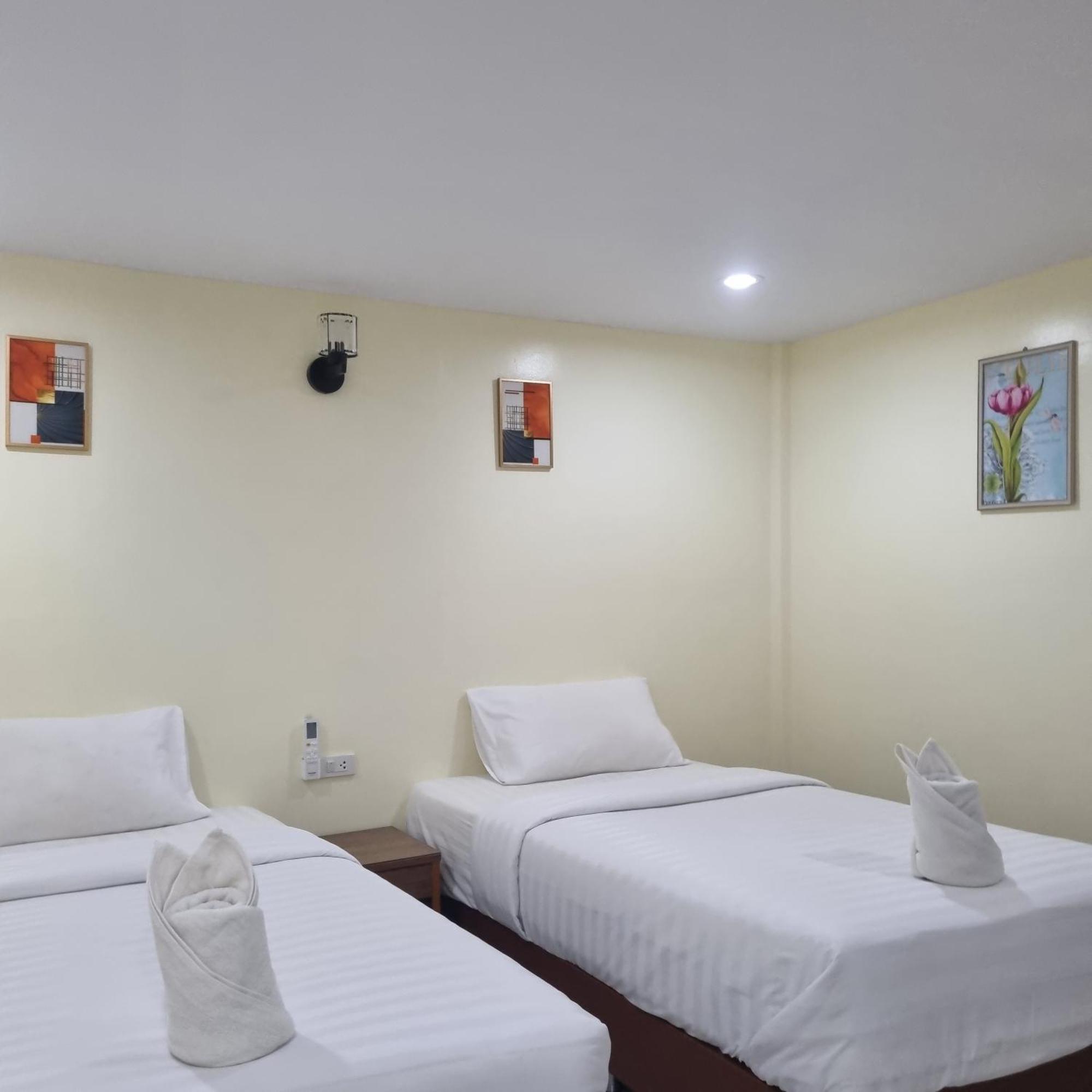Haad Somboon House Hotel Bang Saphan Bagian luar foto