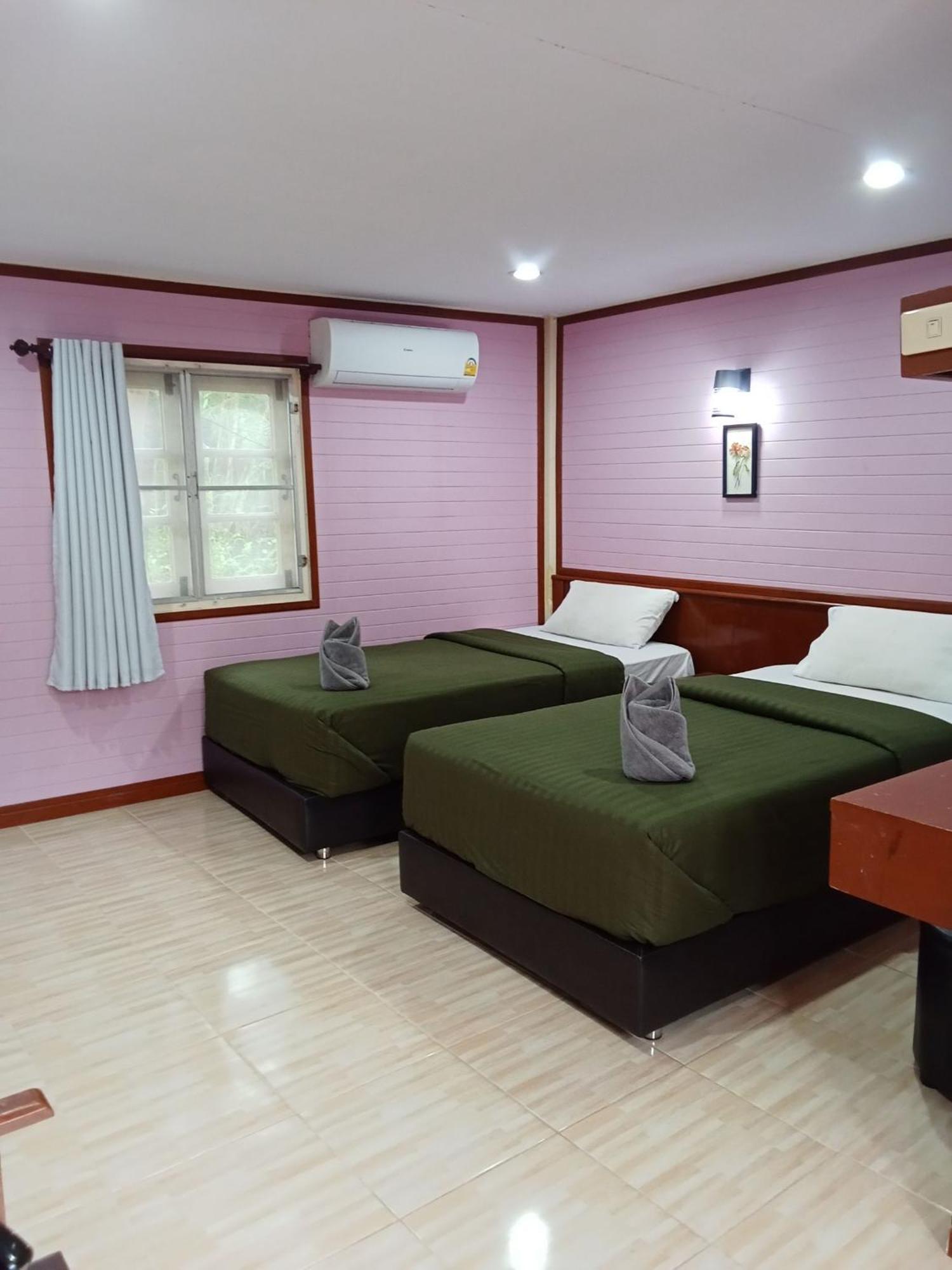Haad Somboon House Hotel Bang Saphan Bagian luar foto