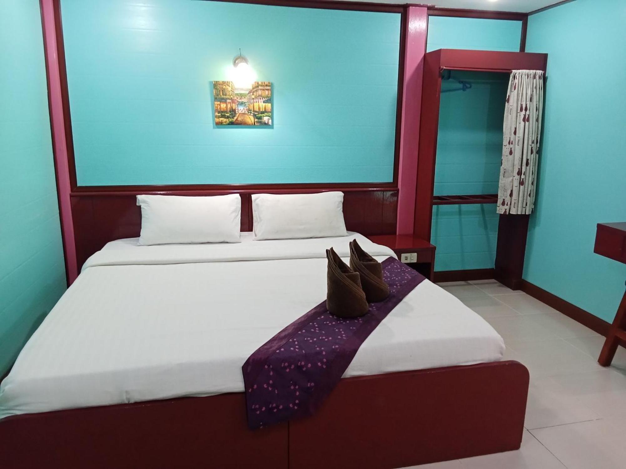 Haad Somboon House Hotel Bang Saphan Bagian luar foto