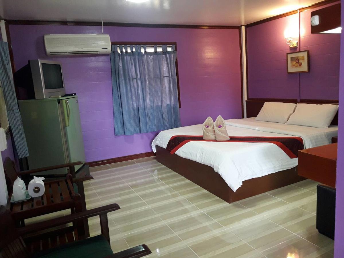 Haad Somboon House Hotel Bang Saphan Bagian luar foto
