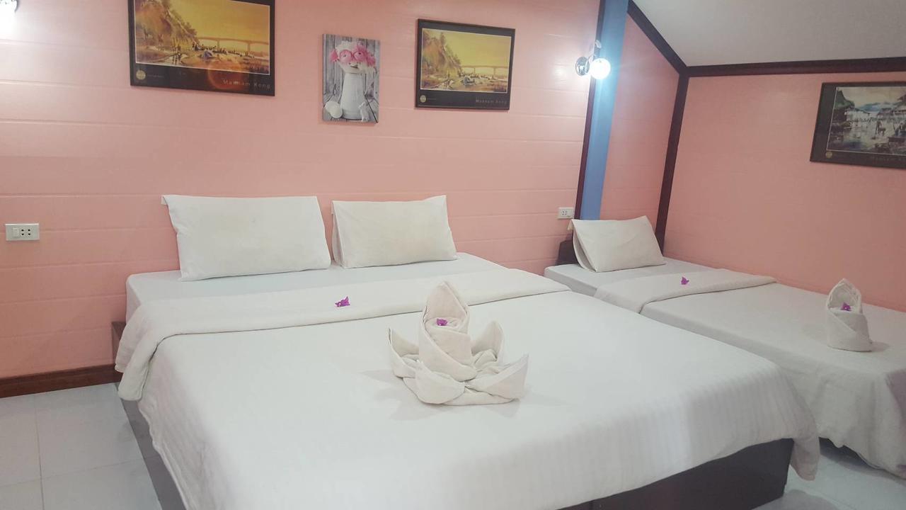 Haad Somboon House Hotel Bang Saphan Bagian luar foto