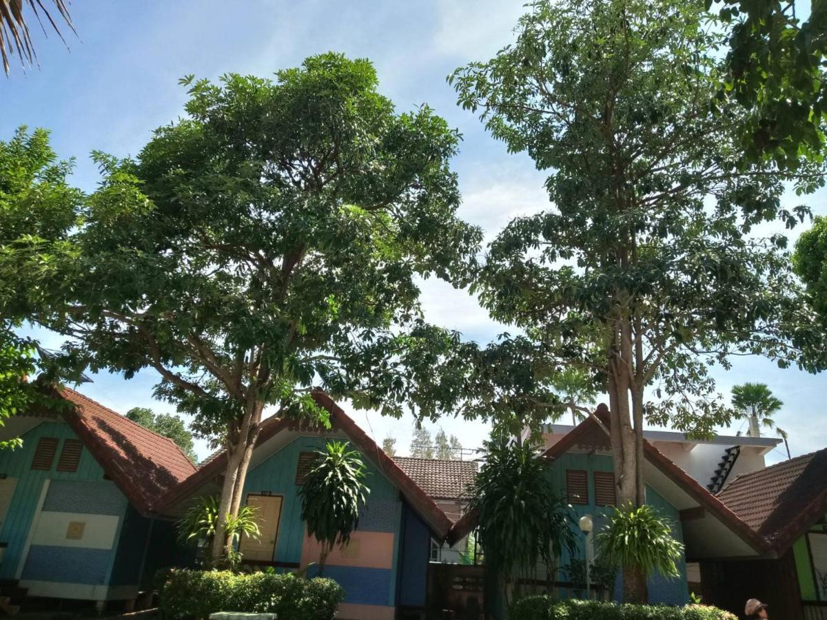 Haad Somboon House Hotel Bang Saphan Bagian luar foto